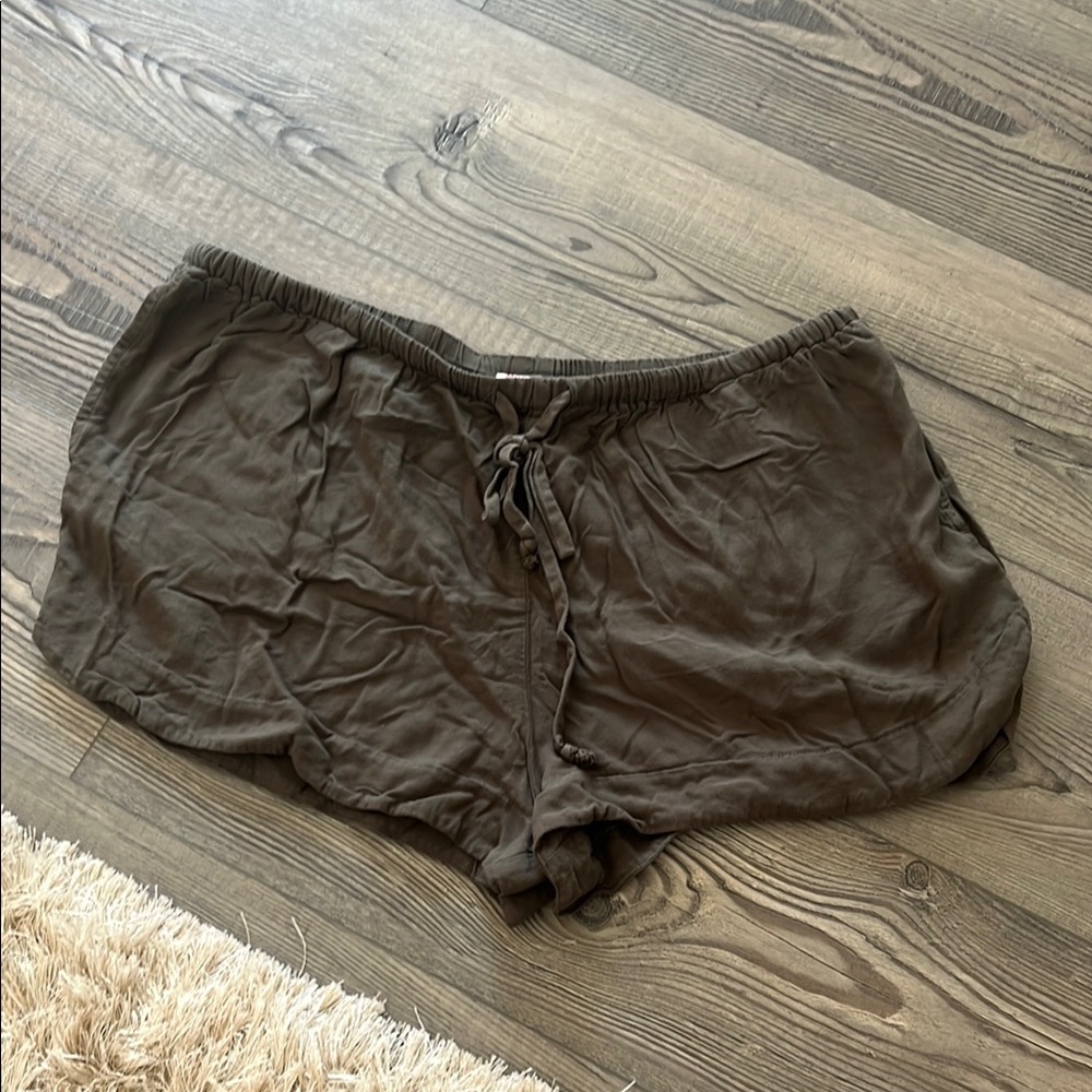 Army green lounge shorts